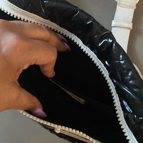 Samantha Thavasa Belt Bag - Picture 4 of 4